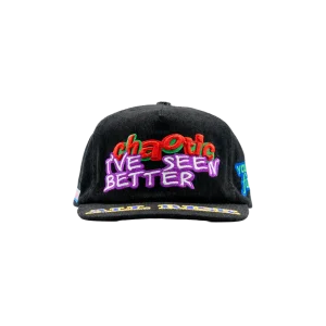 Gorra Dandy Hats Chaotic Snapback negra con bordado tridimensional en relieve de alta densidad, vista frontal