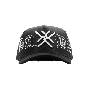 Gorra Dandy Hats Checkmate negra con bordado denso y visera de gamuza, vista frontal