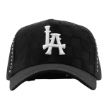 Gorra Dandy Hats Black LA Logo negra con emblema LA bordado en alta densidad, vista frontal