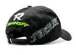 Gorra Dandy Hats P.N.T.E Fuerza Regida negra con siglas P.N.T.E en bordado 3D voluminoso, vista lateral
