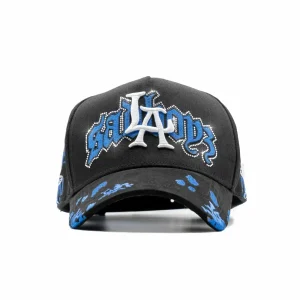 Gorra Dandy Hats x Junior H Ángel Azul negra con tipografía Ángel Azul en relieve 3D, vista frontal