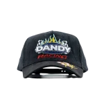 Gorra Dandy Red Logo Racing Hat negra con logo rojo bordado en relieve 3D, vista frontal