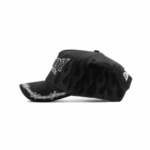 Gorra Dandy Hats Stay Out Hat negra con bordado Stay Out en relieve 3D, vista lateral