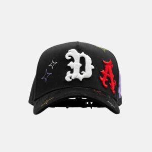 Gorra Dandy Hats Dandy Summer 2.0 snapback negra con letras góticas 3D, vista frontal